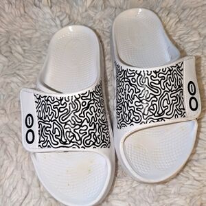 Oofos, women's 9